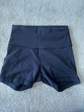 lululemon athletica black winder train shorts size 6
